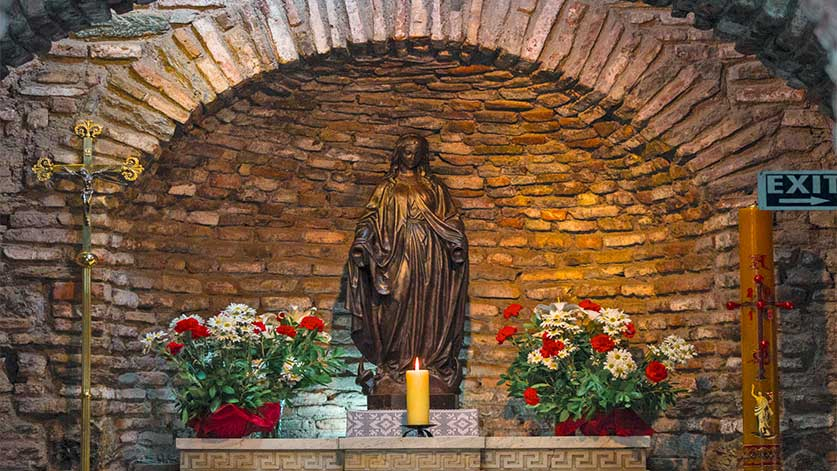 Virgin Maty's statue in the saint mary's house