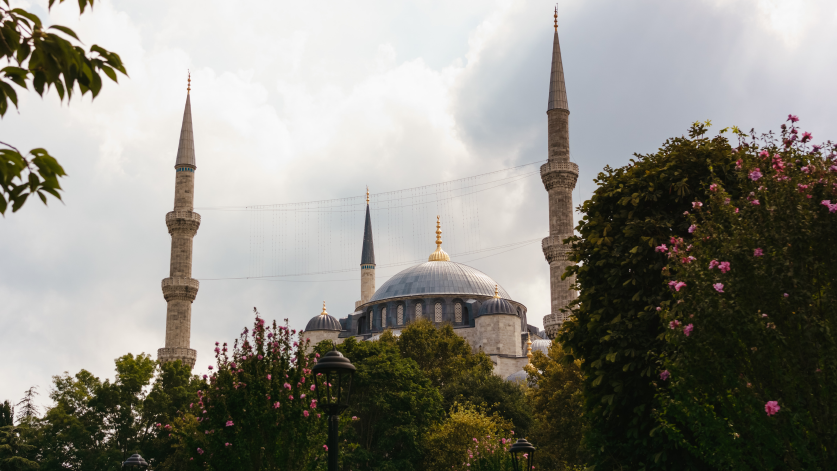 Let's take a moment to reflect on the key points that make the Blue Mosque a living history book